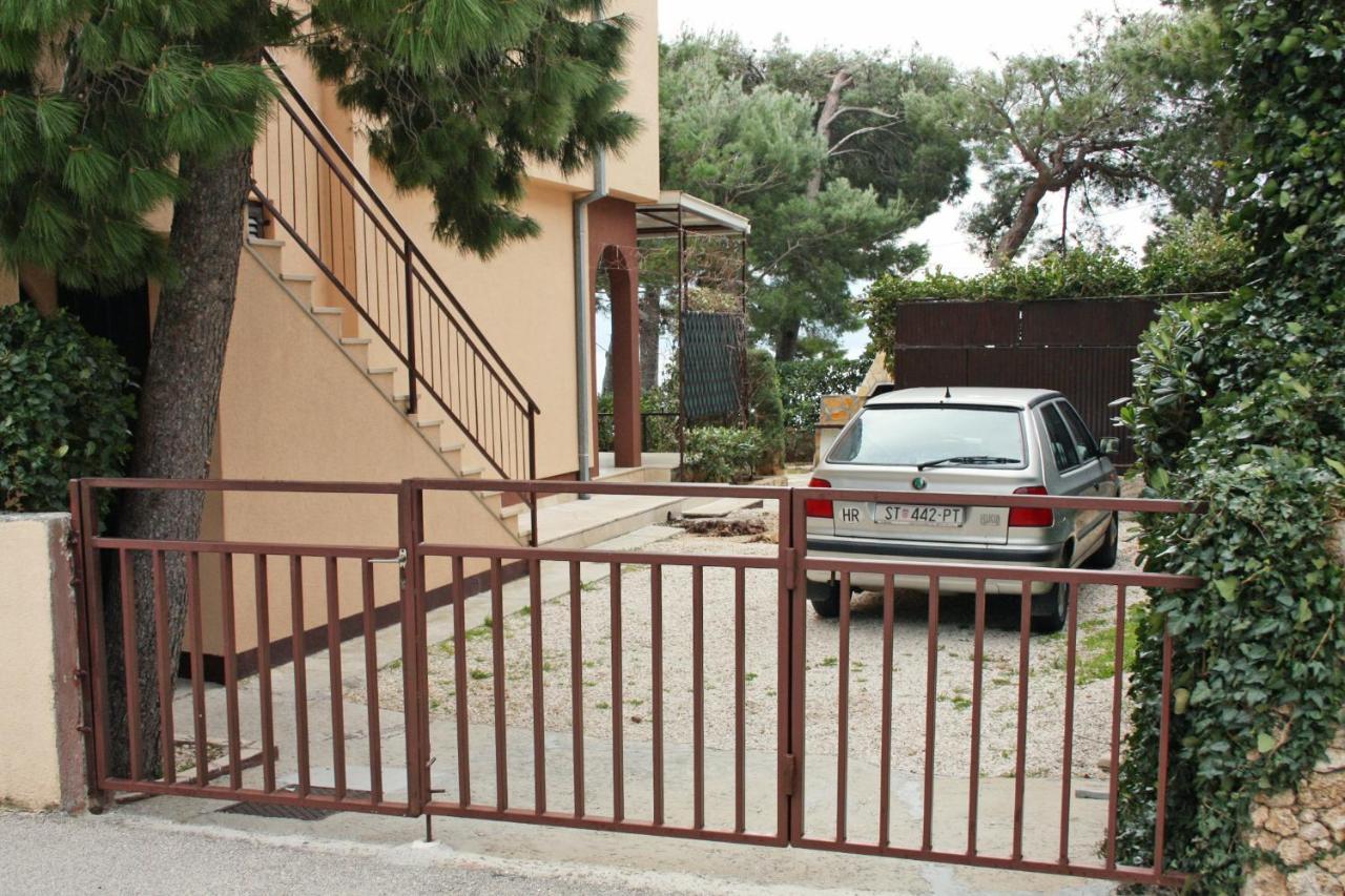 Apartments By The Sea Nemira, Omis - 5884 Tice المظهر الخارجي الصورة