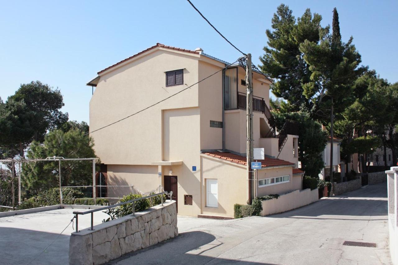 Apartments By The Sea Nemira, Omis - 5884 Tice المظهر الخارجي الصورة