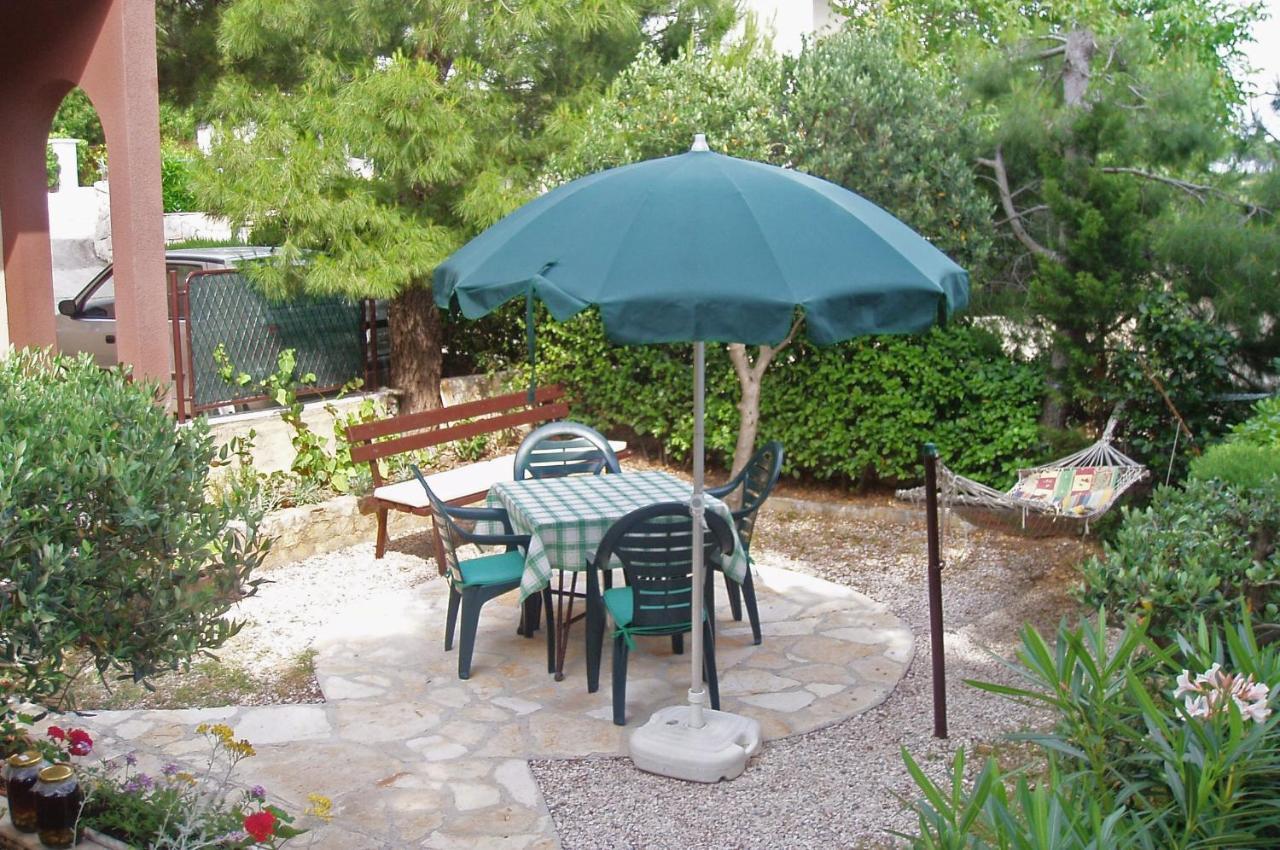 Apartments By The Sea Nemira, Omis - 5884 Tice المظهر الخارجي الصورة
