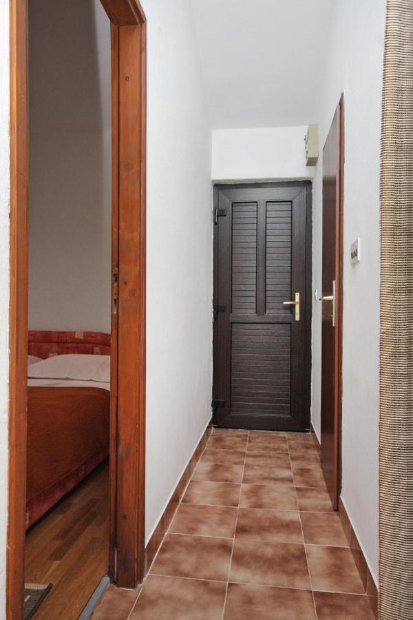 Apartments By The Sea Nemira, Omis - 5884 Tice المظهر الخارجي الصورة