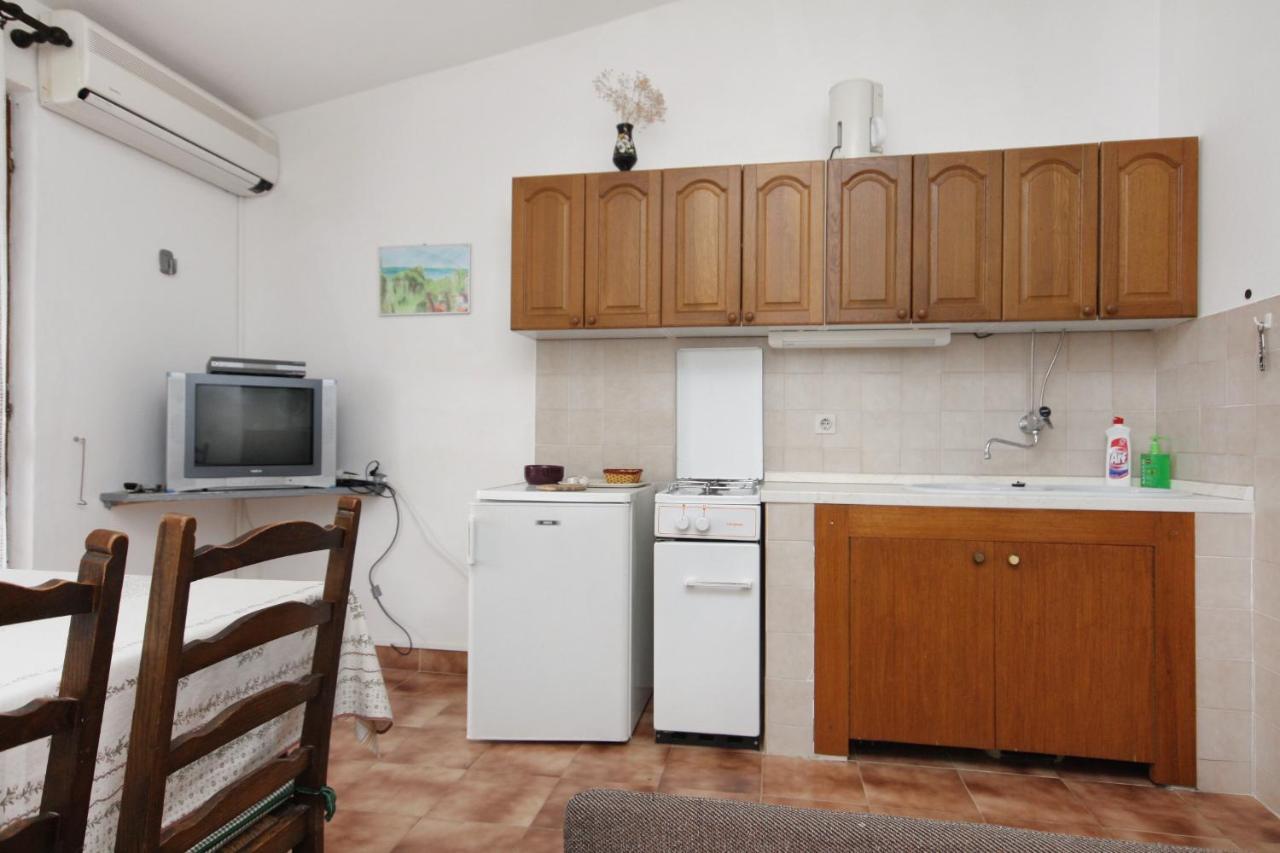 Apartments By The Sea Nemira, Omis - 5884 Tice المظهر الخارجي الصورة