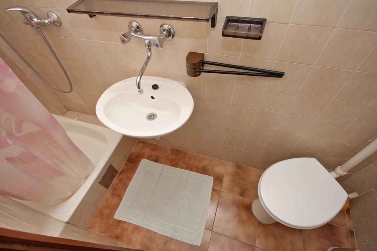 Apartments By The Sea Nemira, Omis - 5884 Tice المظهر الخارجي الصورة