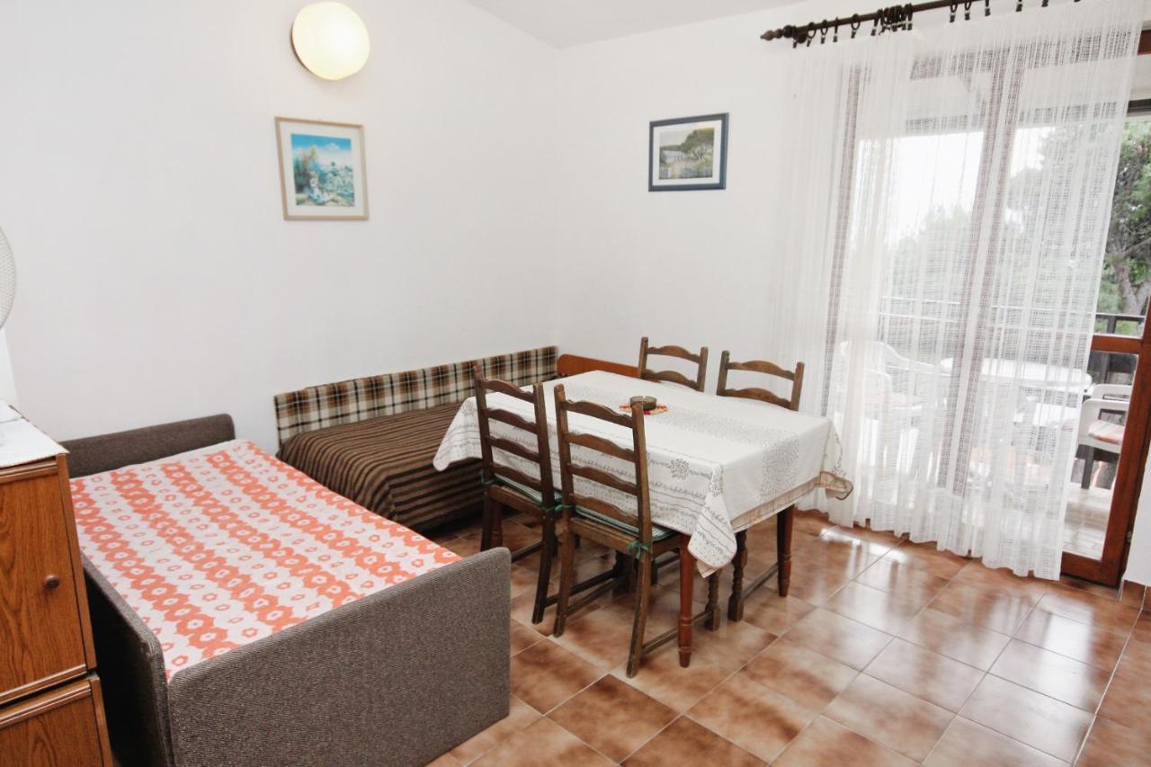 Apartments By The Sea Nemira, Omis - 5884 Tice المظهر الخارجي الصورة