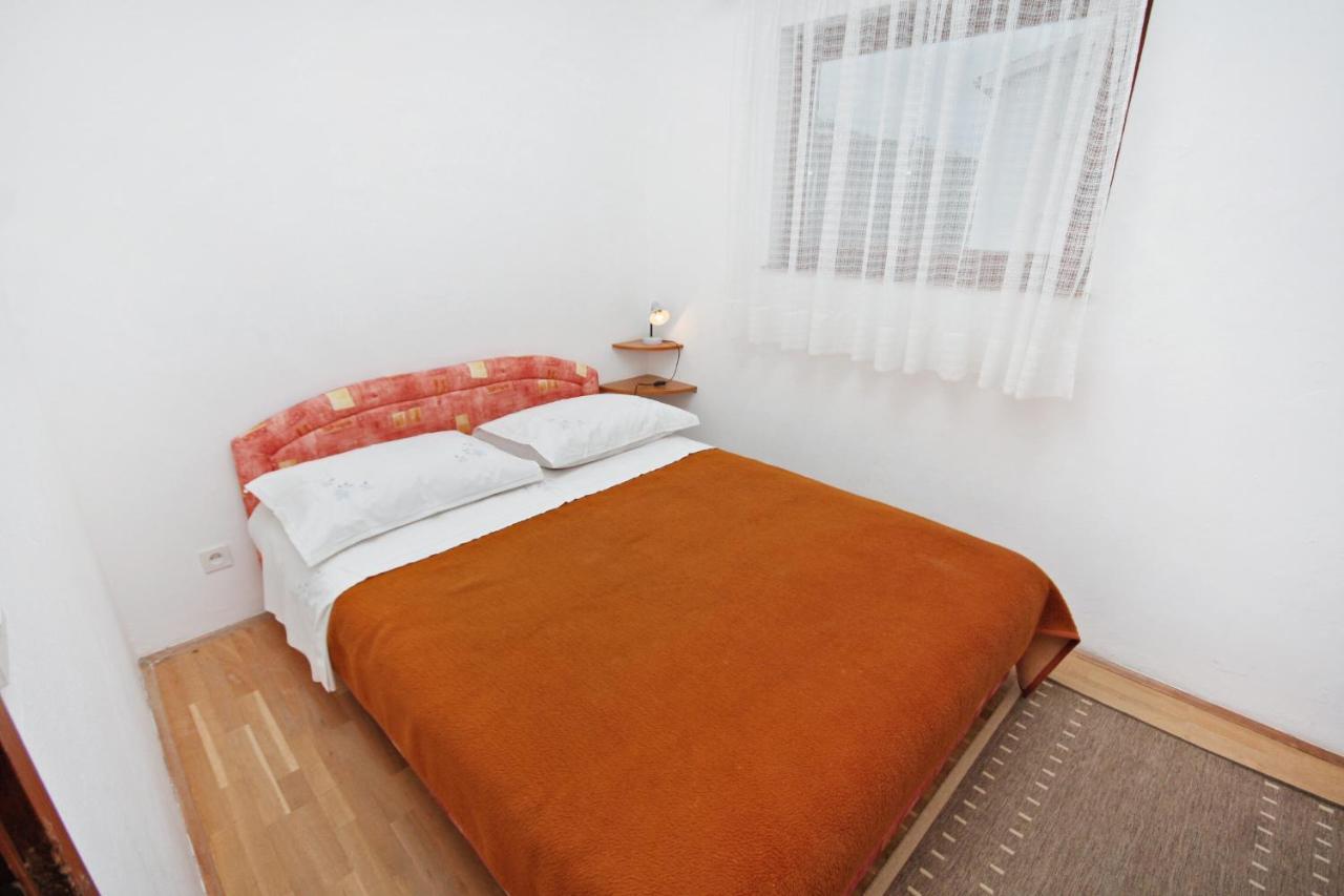 Apartments By The Sea Nemira, Omis - 5884 Tice المظهر الخارجي الصورة